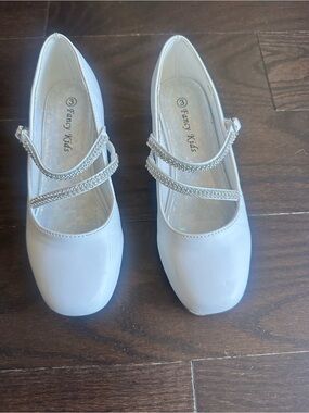 Girls' leather White Dress Shoes with Rhinestone Straps size 3